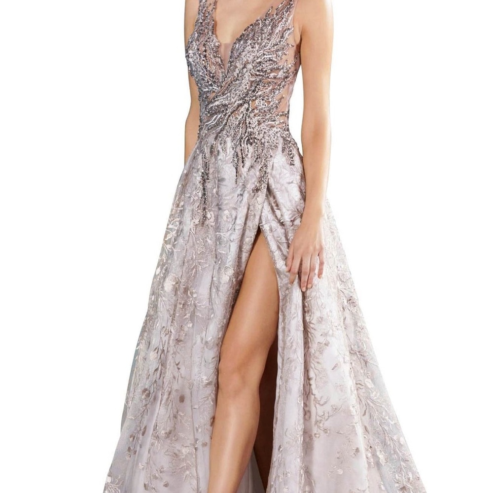 Luxurious V-Neck Sequined Split Prom Gown - Picture 5 of 12